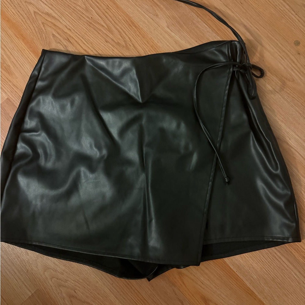New Black Faux Leather Women Skort